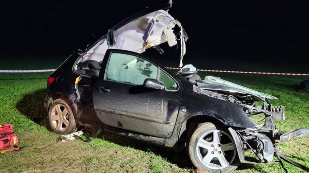 Peugeot 307 po wypadku w miejscowości Sulmów