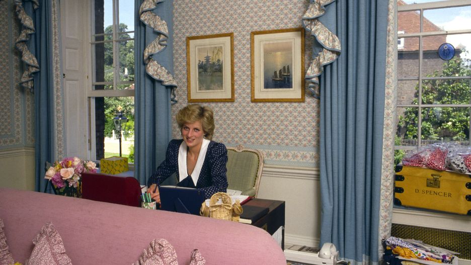 Księżna Diana w gabinecie w Pałacu Kensington 