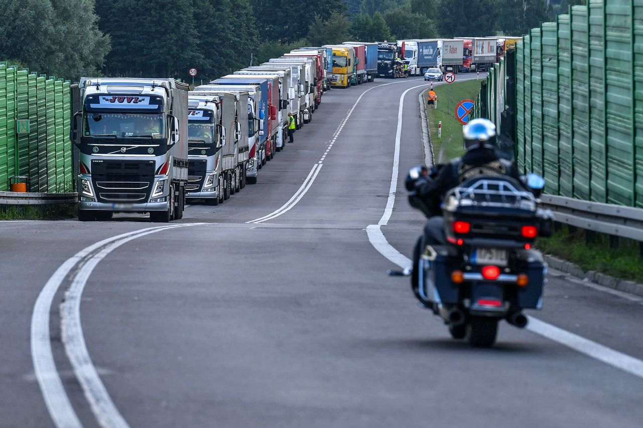 Lubelskie. Kolejki na polsko-ukraińskiej granicy w Dorohusku