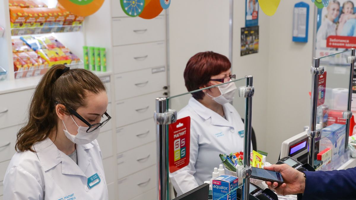 W rozporządzeniu zamykającym żłobki i przedszkola nie ma ani słowa o farmaceutach. Nie wiadomo, czy rząd zalicza ich do grupy "walczących z epidemią"