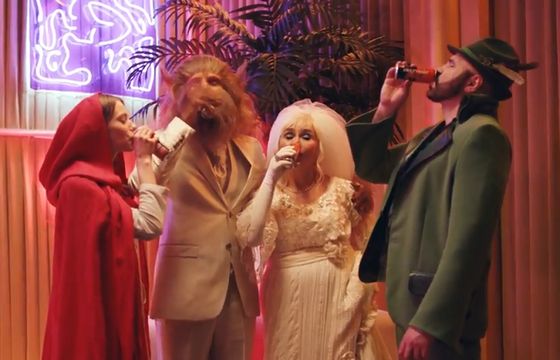 Kaufland reklamuje napój Crazy Wolf zmienioną bajką o Czerwonym Kapturku (wideo)