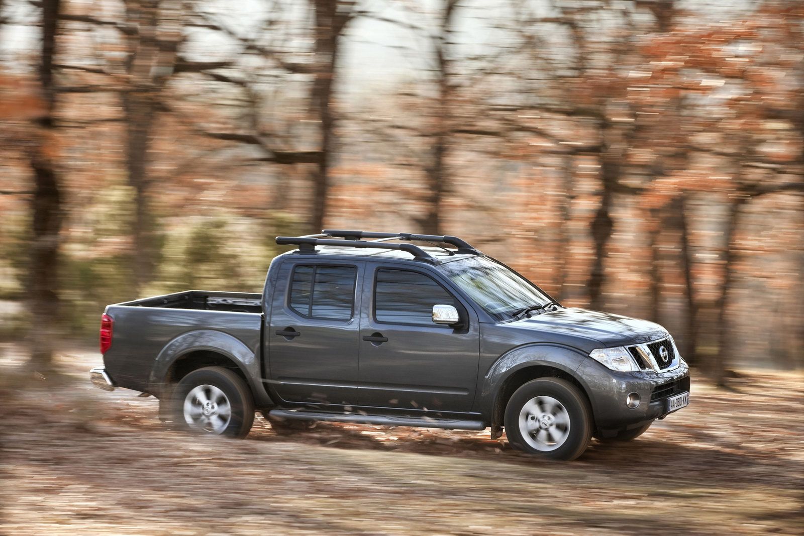 2011-Nissan-Pathfinder-Navara-16