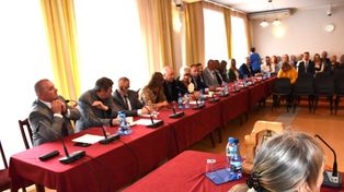 Gorąca dyskusja na obradach Rady Gminy Darłowo o kursowaniu autobusów