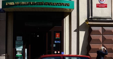 Mróz zamknął szkoły. Rodzice mogą dostać zasiłek