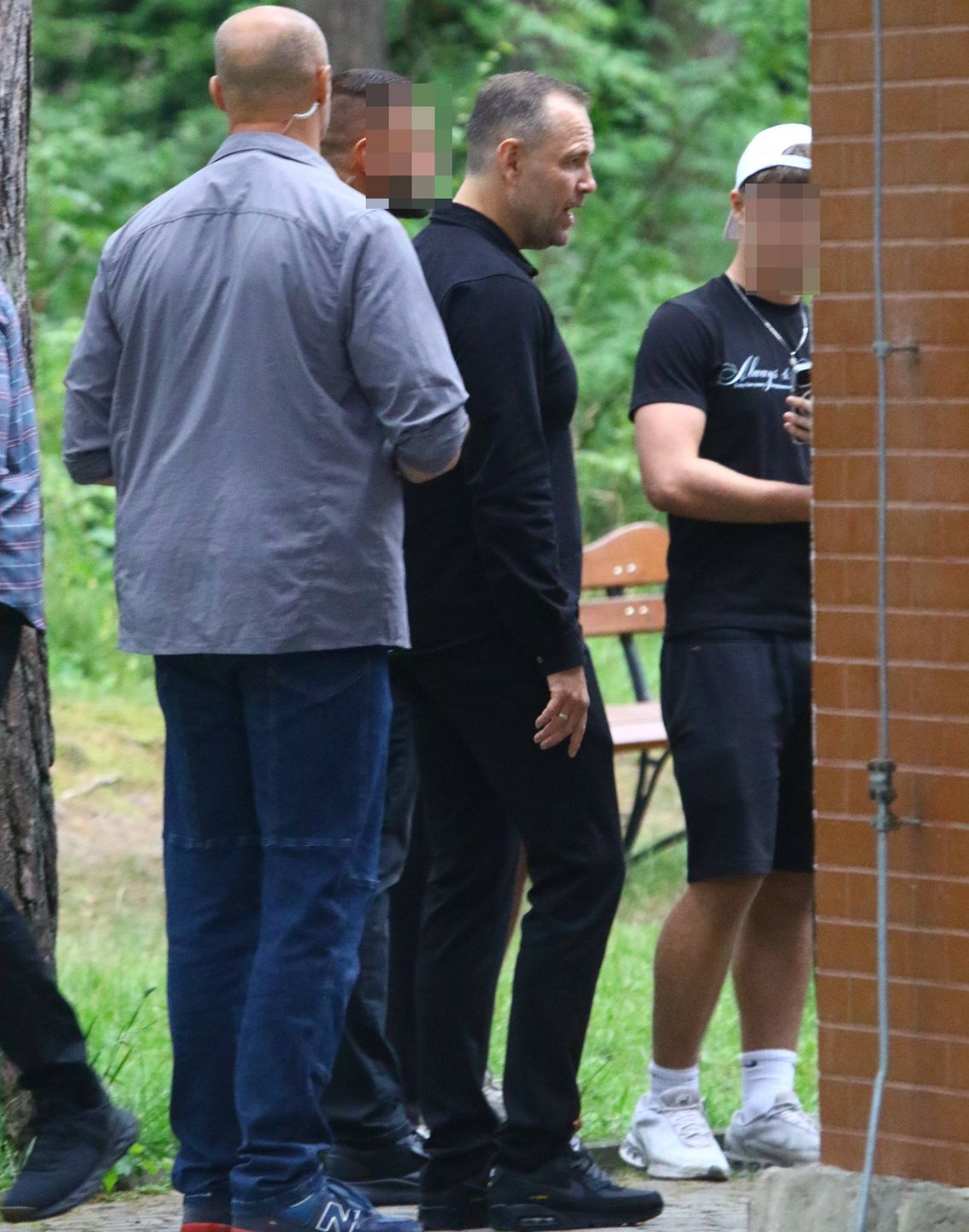 Karol Nawrocki wybrał się z żoną i córką do kościoła w Juracie