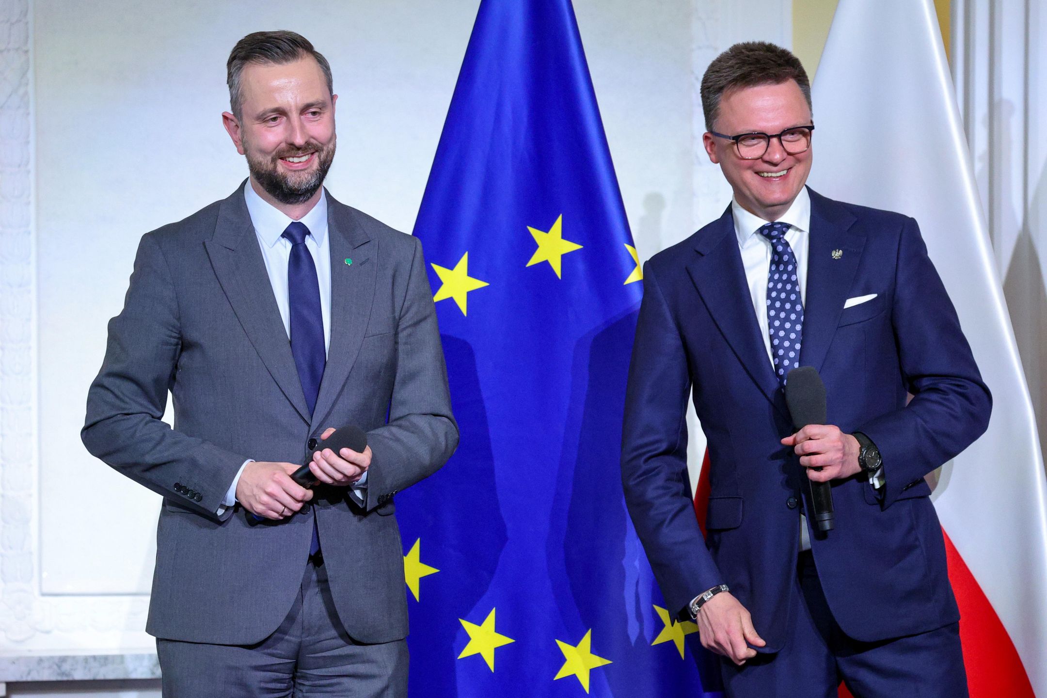 W�adys�aw Kosiniak-Kamysz, Szymon Ho�ownia
Warszawa, 23.04.2025. Wybory Prezydenta RP 2025 - kampania. Kandydat Trzeciej Drogi w zbli�aj�cych si� wyborach na fotel prezydenta RP, marsza�ek Sejmu Szymon Ho�ownia (P) i wicepremier, minister obrony narodowej W�adys�aw Kosiniak-Kamysz (L) podczas konferencji "Bezpieczna Polska", 23 bm. w Hotelu Bellotto w Warszawie. (doro) PAP/Szymon Pulcyn
Szymon Pulcyn
Hotel Bellotto, kampania, konferencja, Kosiniak Kamysz, polityk, polityka, prasowa, prezydenckie, wybory