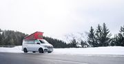 Test: Volkswagen California T6.1, czyli zima w kampervanie i dziesięć porsche na lodzie