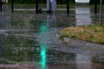 IMGW: burze z opadami do 40 mm na Podlasiu i południowym wschodzie Polski