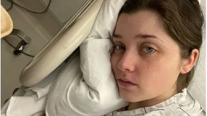 25-latka narzekała na silny ból kręgosłupa. Okazało się, że przyczyną był wielki guz