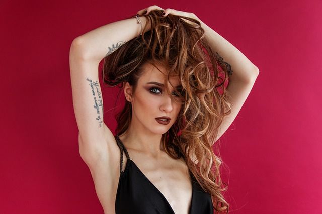 Tatuaże damskie. Biomechanika, anioły i delikatne kwiaty – co wybrać? 4