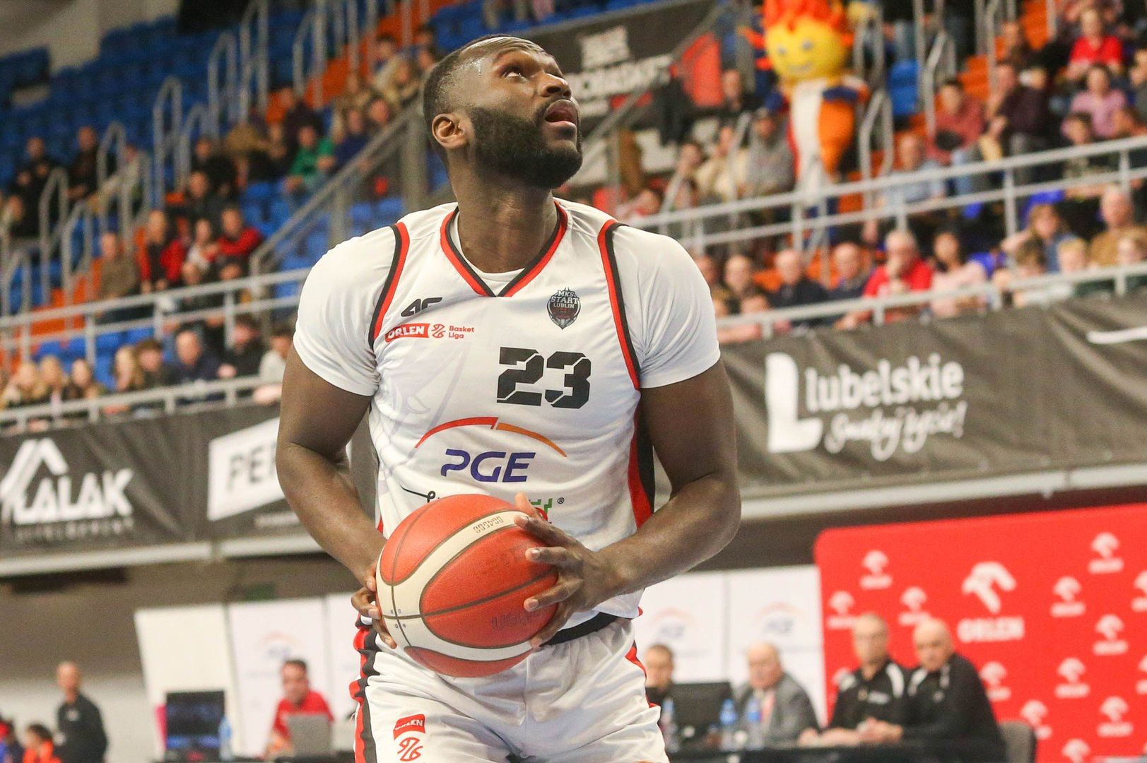 (Koszykarze PGE Startu Lublin, aby awansować do półfinału Orlen Basket Ligi muszą wygrać jeszcze dwa mecze z drużyną ze Słupska)