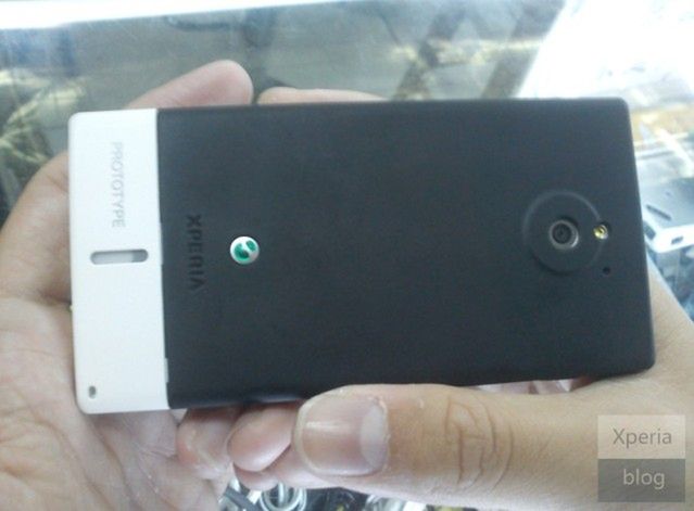 Pieprzowy Sony Ericsson pozuje do (mało ostrych) zdjęć 3