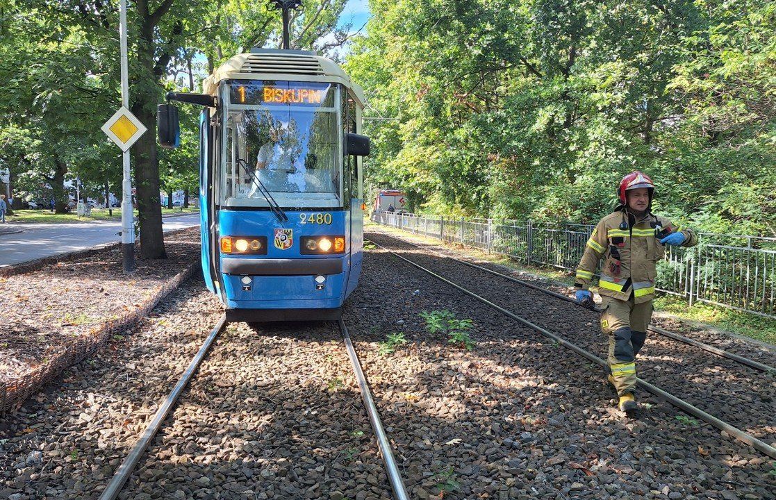 11.09.2025 r. Wypadek samochodu osobowego i tramwaju.