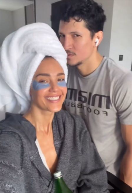 Jessica Alba i Danny Ramirez
