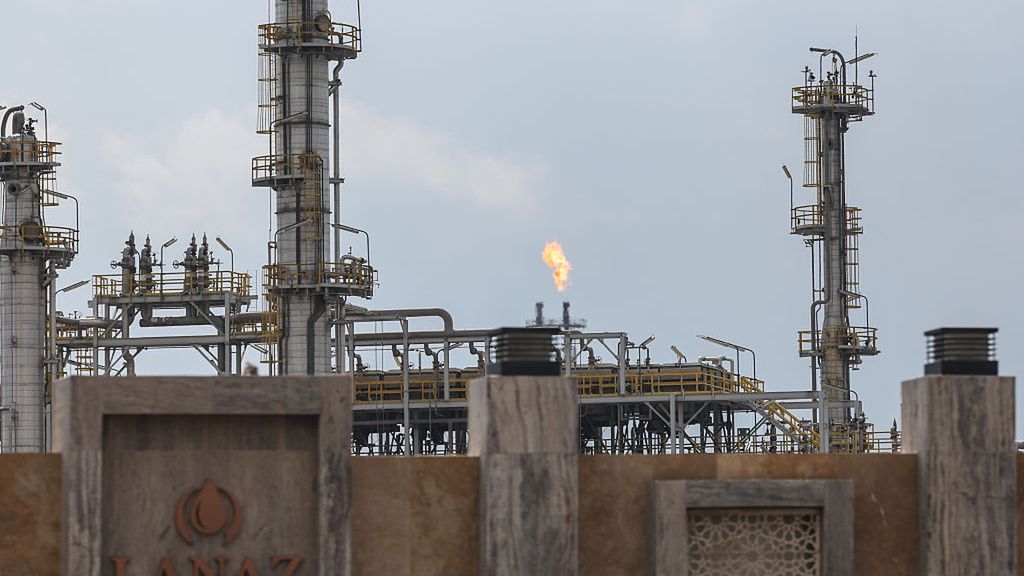 Widok na rafinerię Lanaz w Irbilu (Irak). 