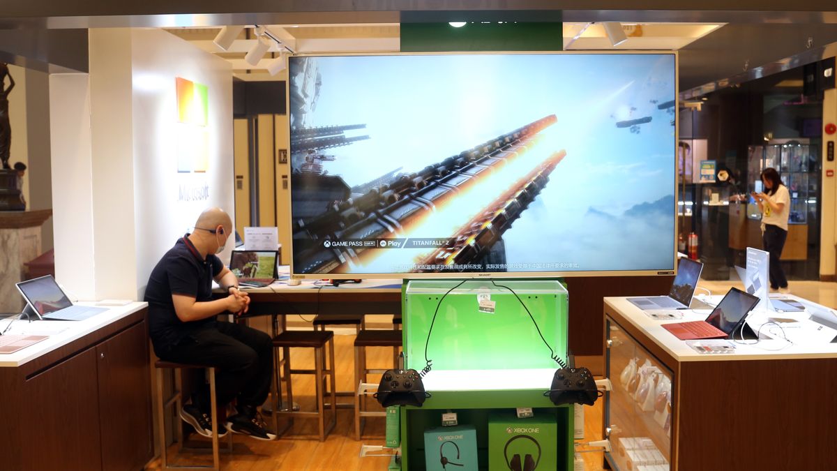 SHANGHAI, CHINA - MAY 10, 2021 - Photo taken on May 10, 2021 shows an offline experience store for Microsoft's Xbox game console in Shanghai, China.
 (Photo credit should read Costfoto/Barcroft Media via Getty Images)