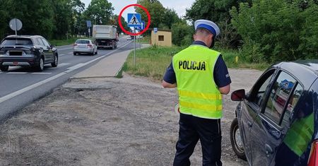 Pieszy bez pierwszeństwa, choć są pasy. Ministerstwo wyjaśniło przepis
