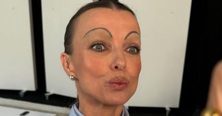 Zaskoczyła zdjęciem. Brwi "od szklanki" to nie wszystko