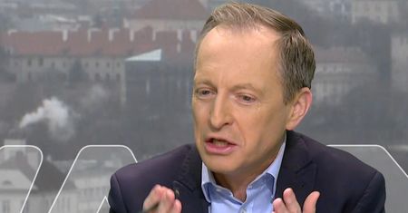 "Kawa na ławę". Konrad Piasecki ledwo się powstrzymywał. Widzowie usłyszeli brzęk filiżanek
