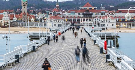 Szef może wysłać na długi weekend w majówkę. Oto co mówi prawo