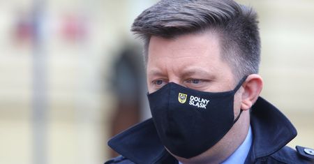 Szczepienie na Covid-19. Dworczyk chwali się sukcesem. "Jesteśmy na półmetku"