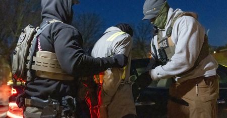 Wyłapują nielegalnych imigrantów. Naloty w kolejnym mieście