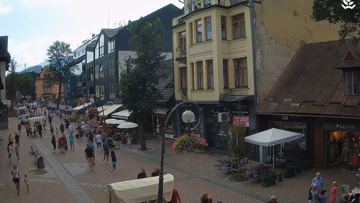 Widok na zakopiańskie Krupówki. Zdjęcie ilustracyjne