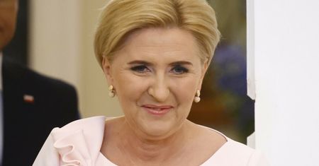 Trafiła w dziesiątkę. Sukienka Agaty Dudy to hit dla 50-latek