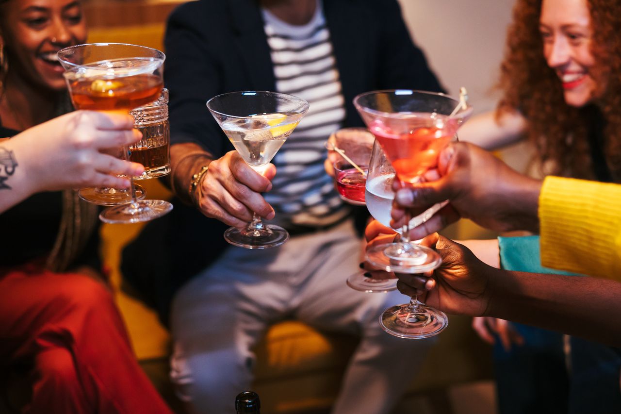Ostrożnie w Sylwestra. Dentyści ostrzegają przed popularnym drinkiem