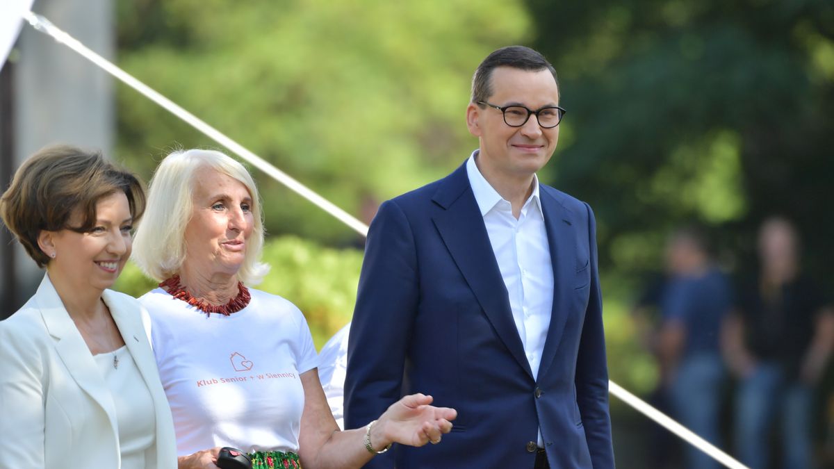 Na zdjeciu Marlena Maląg i Mateusz Morawiecki w Siennicy