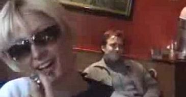 Paris Hilton pali marihuanę (wideo)