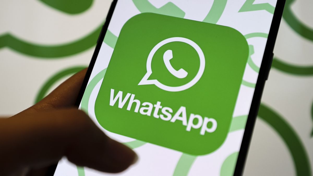 ANKARA, TURKIYE - NOVEMBER 14: A view of the WhatsApp logo displayed on a smartphone in Ankara, Turkiye on November 14, 2023. (Photo by Dilara Irem Sancar/Anadolu via Getty Images)
