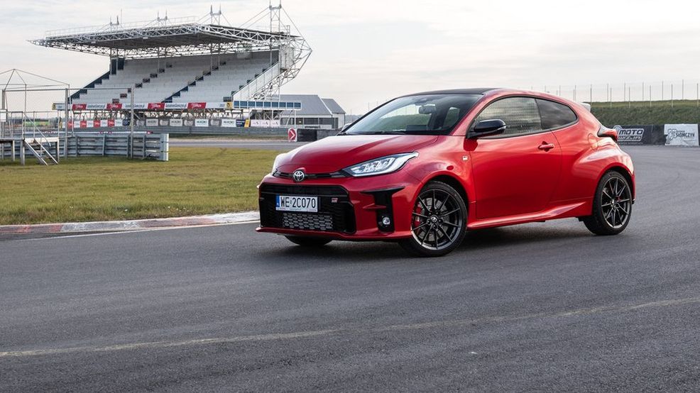 Samochód powstał pod okiem Tommiego Mäkinena, a tego Fina miłośnikom motoryzacji nie trzeba przedstawiać