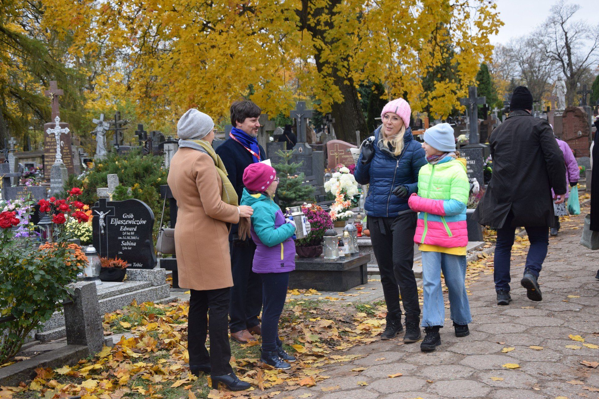 Zeszłoroczna zbiórka, podczas której zebrano blisko 17 tys. zł. Za te pieniądze odnowiono 4 groby