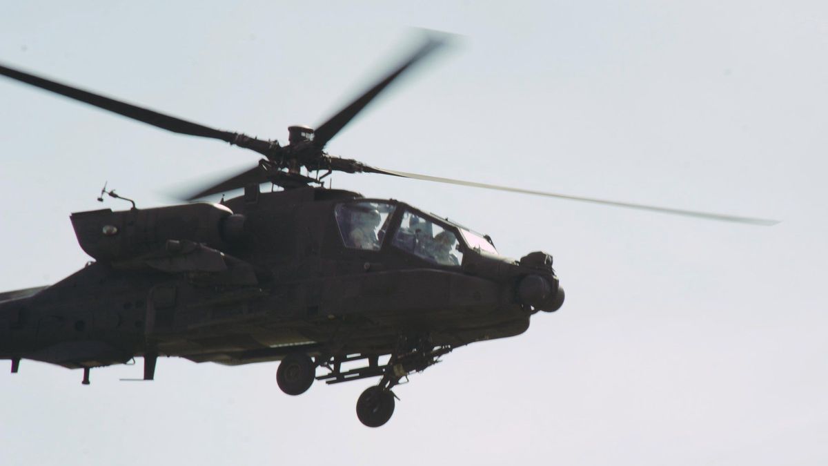 AH-64D Apache w locie