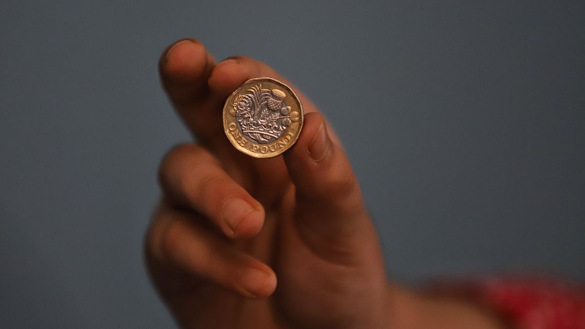A Girl holds a British Pound or UK Pound in Sopore, District Baramulla, Jammu and Kashmir, India on 02 September 2020 (Photo by Nasir Kachroo/NurPhoto via Getty Images)