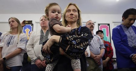 Rosjanie mają niecny plan. Będą odbierać niemowlęta ukraińskim matkom