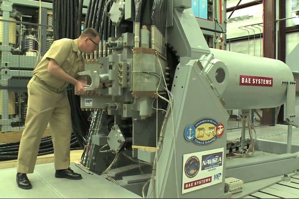 Railgun przestaje być fikcją. Pierwsze elektryczne działo na pokładzie okrętu wojennego 1
