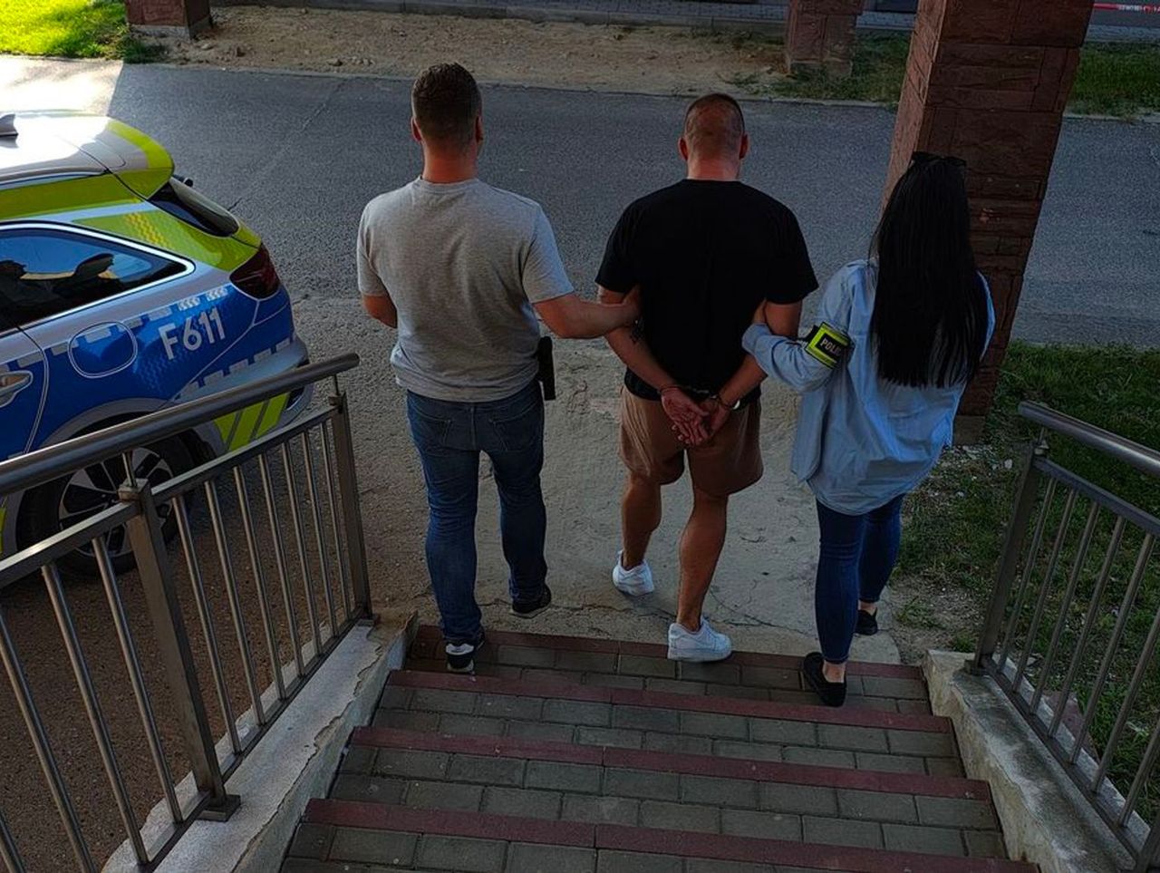 Sieradz: W biurowcu unosił się zapach marihuany. 32-latek zatrzymany