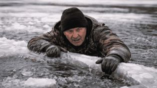 Studzienice: Lód załamał się pod wędkarzem