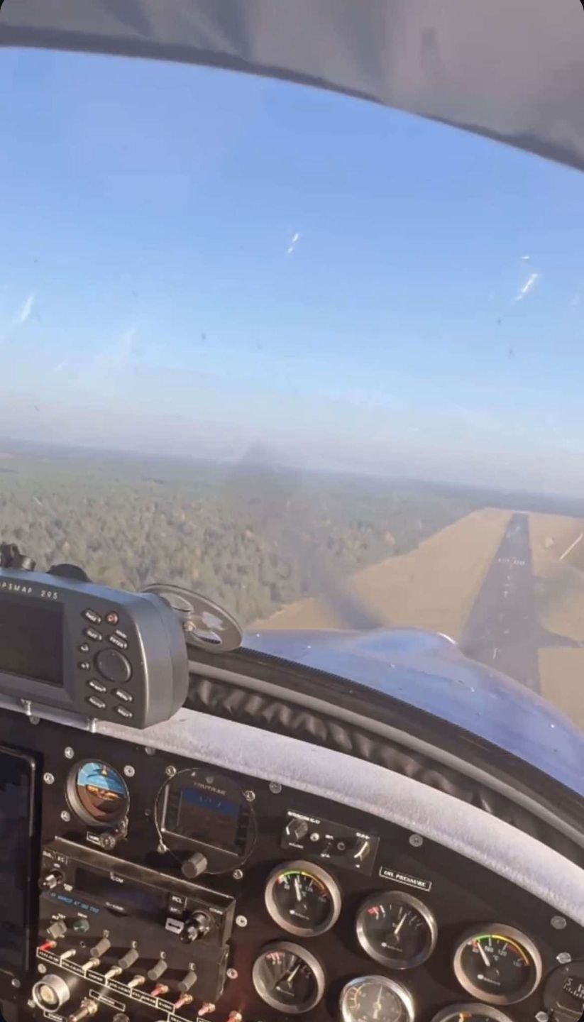 Sylwia Grzeszczak nadaje z samolotu ukochanego