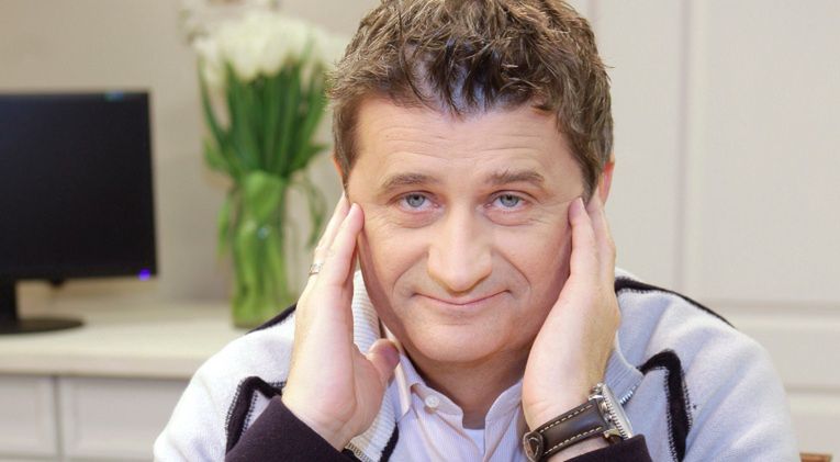 Janusz Palikot zabrał swoje nastoletnie dzieci na uroczyste przekazanie WÓDKI Lechowi Wałęsie