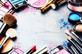 Baza pod makijaż - czym jest, jak wybrać najlepszy podkład, kolorowe bazy