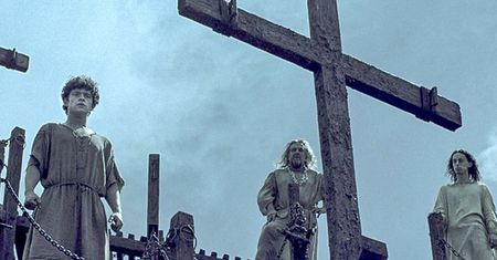 Krytycy miażdżą film. "Drwiny z chrześcijaństwa, nieporozumienie"