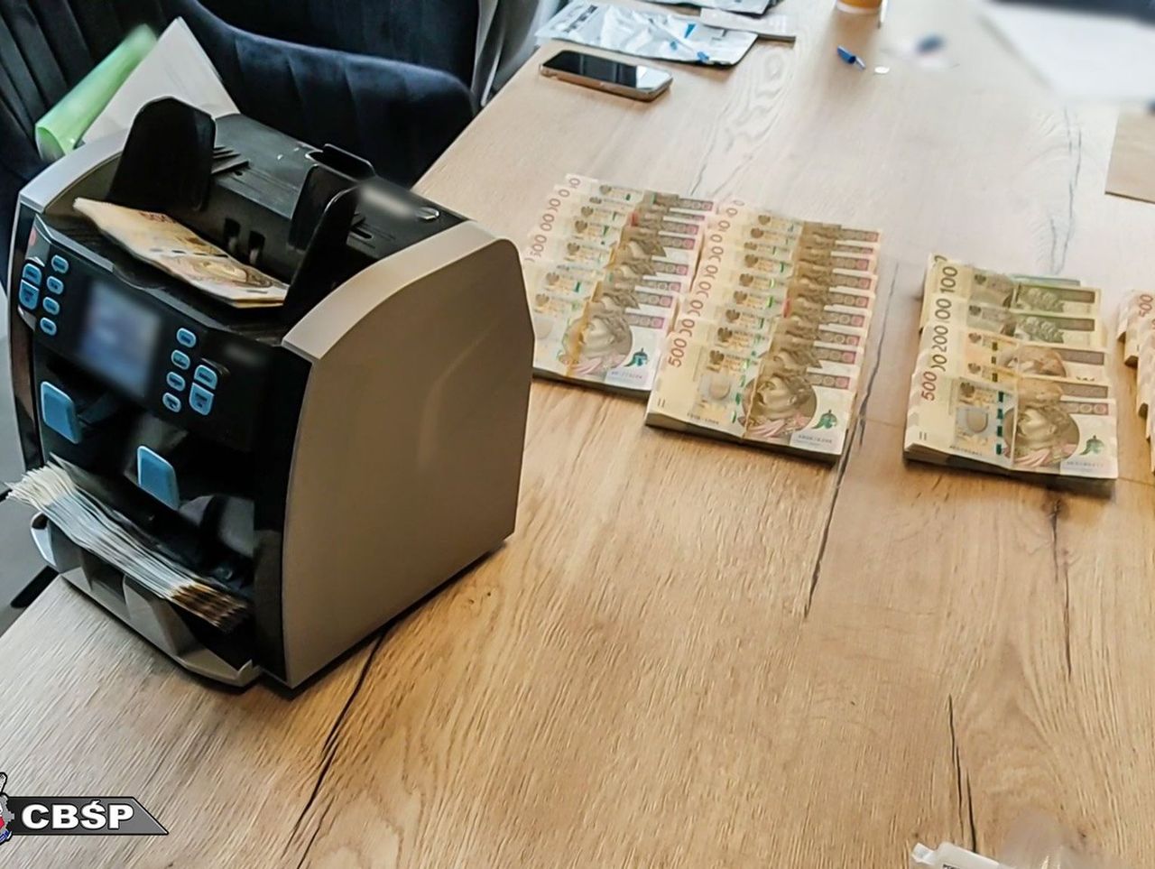 Wystawili lewe faktury na 107 milionów złotych. Służby rozbiły zorganizowaną grupę przestępczą