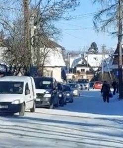Narciarze ugrzęźli w korku w Białce Tatrzańskiej. Dziesięciokilometrowy zator na drodze
