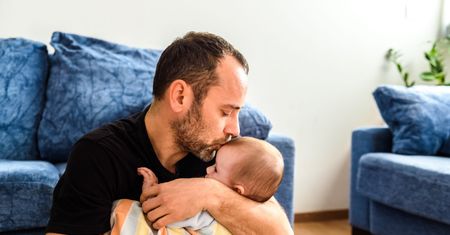 Urlop ojcowski 2026 i 9 tygodni tylko dla taty. Co warto wiedzieć?
