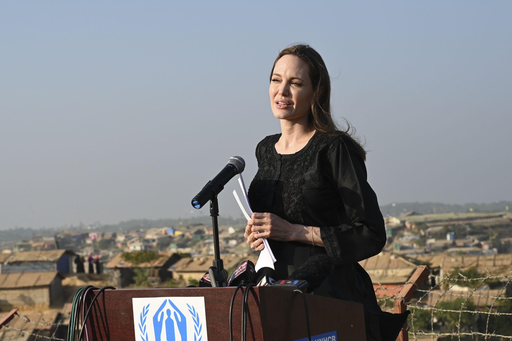 Trwa wojna Rosji z Ukrainą. Angelina Jolie chce nieść pomoc ofiarom inwazji 