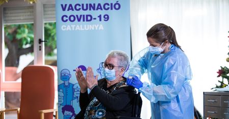 Szczepionka na COVID obowiązkowa w Hiszpanii? Media: rząd ma przepisy