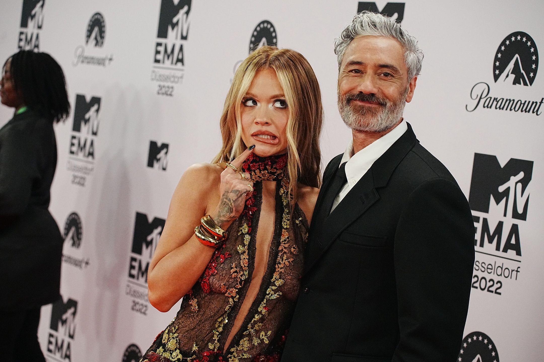 Rita Ora z mężem podczas MTV EMA 2022
